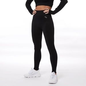 VANQUISH FITNESS - NEUTRAL BLACK SEAMLESS LEGGINGS